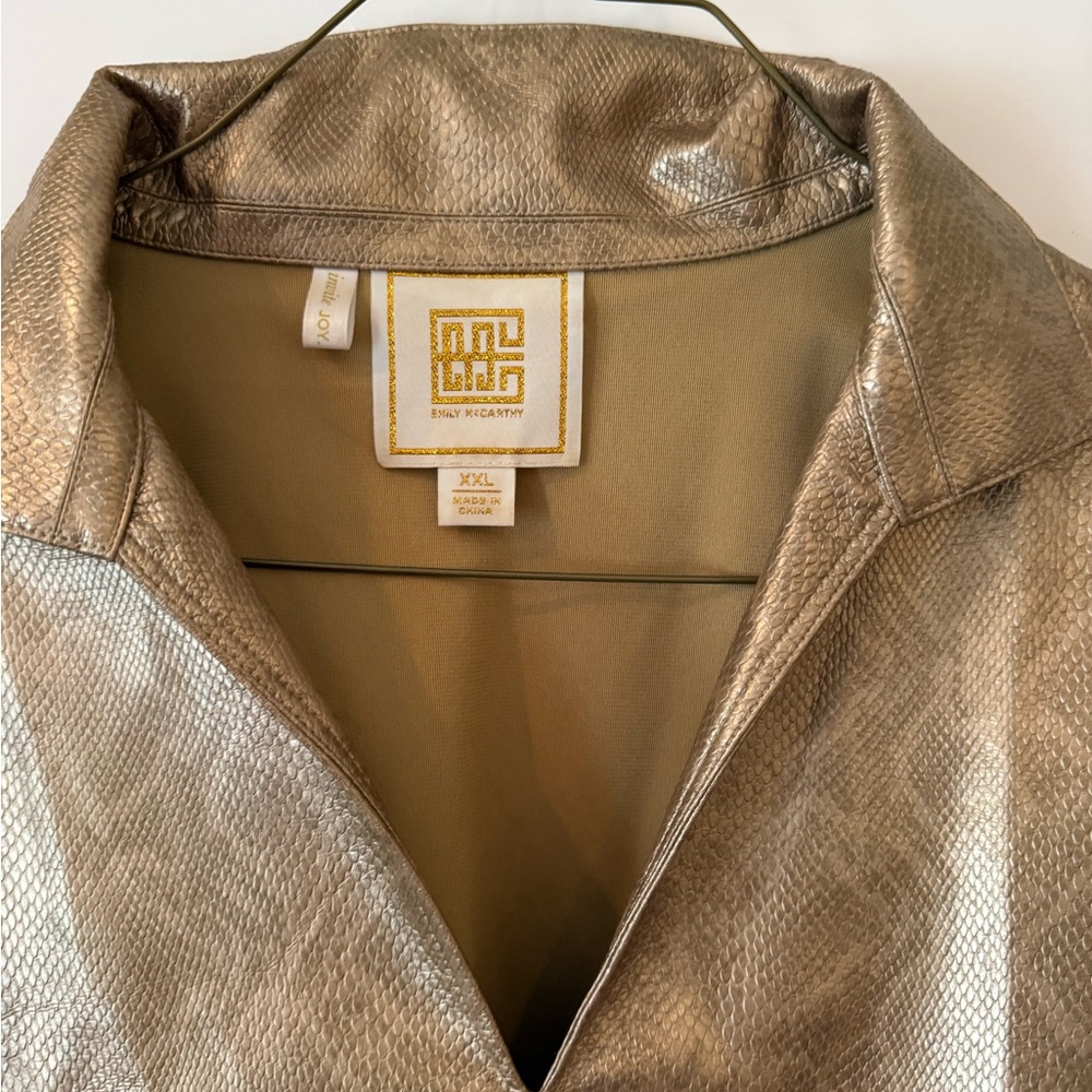 Emily McCarthy Metallic Snake Print Collared Top - Picture 3 of 3